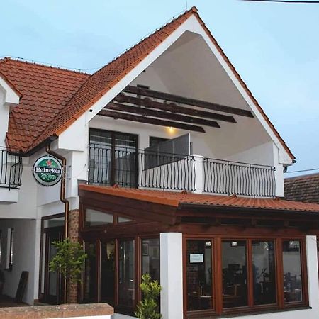 Il Galeone Hotel Stupava Exterior photo
